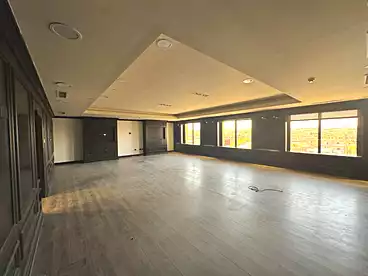 Administrative For rent in Southern 90th St., 90th Street, 500 sqm