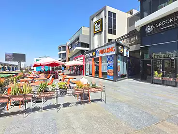 Shops For rent in Southern 90th St., 90th Street, 475 sqm