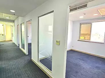 Offices For rent in Northern 90th St., 90th Street, 220 sqm