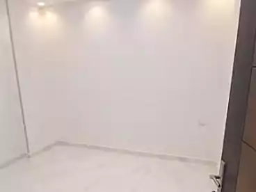 شقق للبيع في اللبيني، فيصل، 100 متر