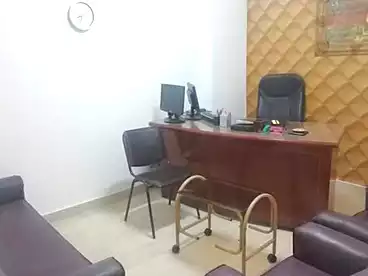 إداري للإيجار في شارع خليل خيرالله، الهانوفيل، 100 متر