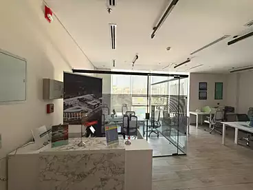 إداري للإيجار في التسعين: امام الجامعة الأمريكية، شارع التسعين، 73 متر