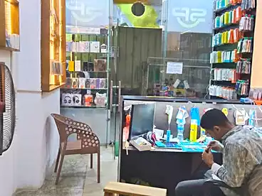 تجاري للبيع في شارع العشرين، فيصل، 28 متر