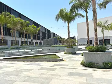 إداري للإيجار في ليك فيو ريزيدنس - الحاذق، كمبوند بالتجمع الخامس، 63 متر