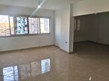 عقارات للإيجار في شارع عبد الحميد بدوي، شيراتون، 120 متر