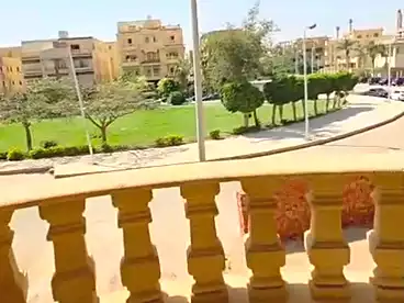 في شارع طه حسين، جنوب الاكاديميه (ب)، 400 متر