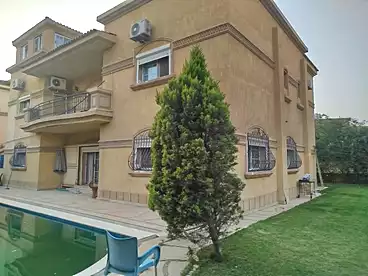 فلل للإيجار في شارع فاروق الباز، المرحله العاشره، 550 متر