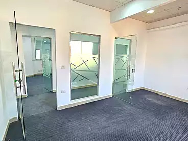 Administrative For rent in Northern 90th St., 90th Street, 220 sqm