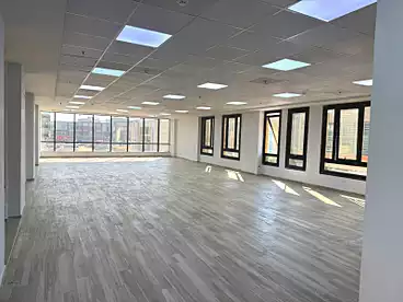 Offices For rent in Southern 90th St., 90th Street, 200 sqm