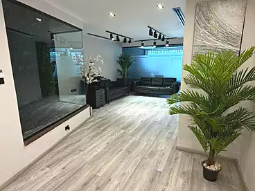 Administrative For rent in Northern 90th St., 90th Street, 160 sqm