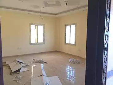 للإيجار في شارع زيزينيا، المستثمرين الجنوبية، 200 متر