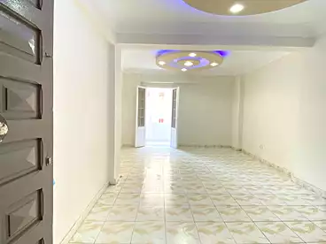 عقارات للإيجار في شارع ابراهيم عثمان، البيطاش، 100 متر