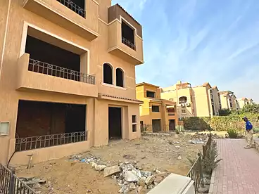 Villas For sale in Kattameya Gardens Compound - North Africa, Compounds in New Cairo, 215 sqm
