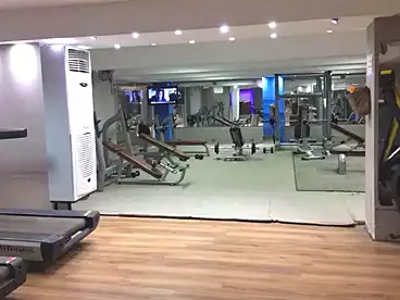 محلات للإيجار في شارع أسماء فهمي، أرض الجولف، 800 متر