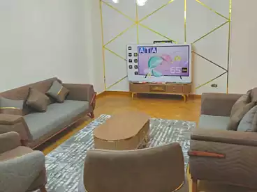 عقارات للإيجار في شارع حافظ رمضان، الحي الثامن، 200 متر