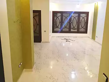 For rent in Abou Obaida Ibn El-Garah St., El Yasmeen 5, 220 sqm