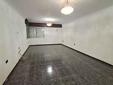 For rent in Khaled Ibn El Walid St., Sheraton, 160 sqm