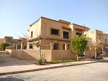 فلل للبيع في راي ويست مول - ريحانة، كمبوند في ٦ اكتوبر، 575 متر