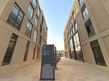 مبنى إداري للإيجار في ذا بلاتوه - كمبوند ديستريكت 5، كمبوند ديستريكت 5 - مراكز، 700 متر