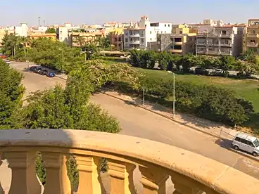 شقق للبيع في شارع المقداد بن عمر، جنوب الاكاديميه (أ)، 400 متر