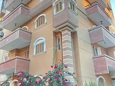 مباني للبيع في شارع الدكتور كامل مرسي، الحي الثاني، 265 متر