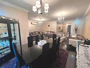 For sale in El Shaheed Shafik Metri Sedrak St., South Academy (H), 210 sqm