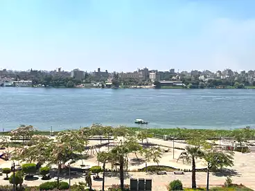 شقق للبيع في شارع كورنيش النيل، شبرا، 200 متر