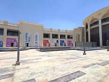 تجاري للإيجار في شارع التسعين الجنوبي، شارع التسعين، 250 متر