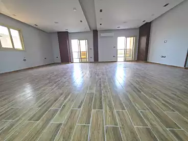 Administrative For rent in Carrefour Main Street, Zahraa El Maadi, 350 sqm