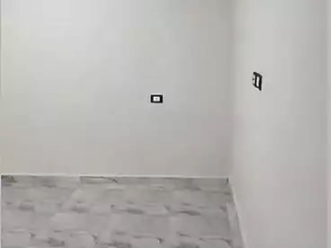 شقق للبيع في شارع الخمسين، النزهة 2، 100 متر