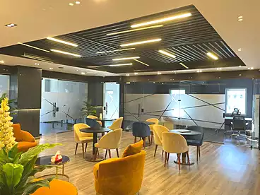 Administrative For rent in Southern 90th St., 90th Street, 530 sqm