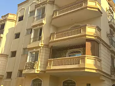 شقق للبيع في شارع محمد نجيب، المستثمرين الجنوبية، 245 متر
