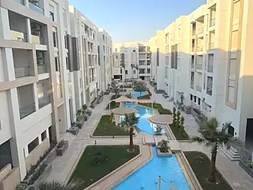 شقق للبيع في كمبوند الجار بريتش ديستريكت، كمبوند بمدينة الشروق، 69 متر