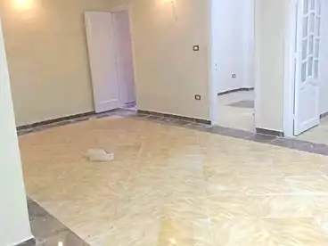 شقق للبيع في شارع الزهور، البيطاش، 100 متر