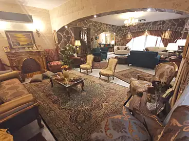إداري للبيع في شارع علي السباعي، الياسمين 4، 240 متر