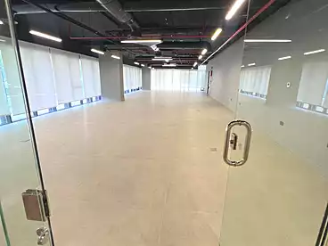 Co-working space For rent in Northern 90th St., 90th Street, 318 sqm