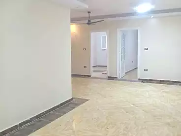 شقق للبيع في شارع الزهور، البيطاش، 100 متر