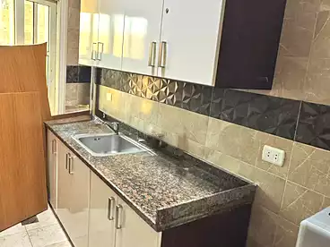 سكني للبيع في شارع بدر-خان علي، النرجس 1، 176 متر