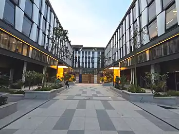 Administrative For rent in 5A Mall - The Waterway, Compounds in New Cairo, 400 sqm