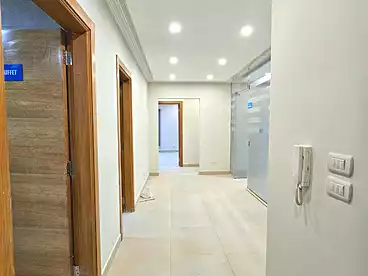 مكاتب للإيجار في شارع الخمسين، زهراء المعادي، 200 متر