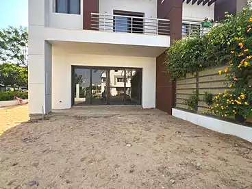 Town House For sale in Centre Ville - Hyde Park Compound, Hyde Park Compound, 246 sqm