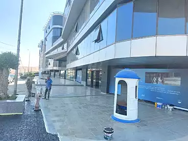 Shops For rent in Southern 90th St., 90th Street, 195 sqm