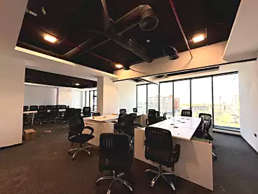 Administrative For rent in Northern 90th St., 90th Street, 1000 sqm