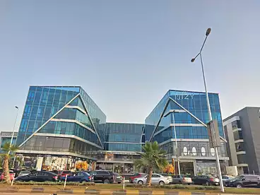 عيادات للبيع في ريتزي مول - ثيبيس للاستثمار، كمبوند بالشيخ زايد، 84 متر