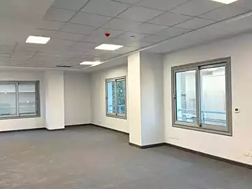 في ميدان دجلة، دجلة، 600 متر