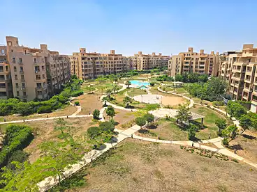 شقق للبيع في كمبوند جاردن هيلز - المصرية العربية للانشائات، كمبوند في ٦ اكتوبر، 300 متر