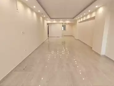 إداري للإيجار في شارع كارفور الرئيسي، زهراء المعادي، 240 متر