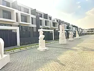 عقارات للبيع في كمبوند زيد إيست - أورا، كمبوند بالتجمع الخامس، 411 متر