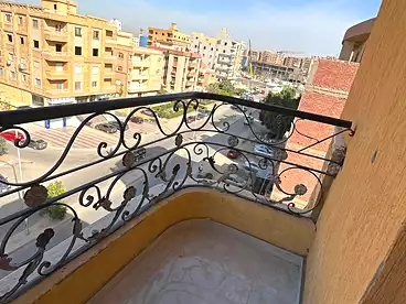 عقارات للبيع في المجاورة الأولى، الحي الرابع، 240 متر