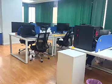 إداري للإيجار في شارع النزهة، أرض الجولف، 550 متر